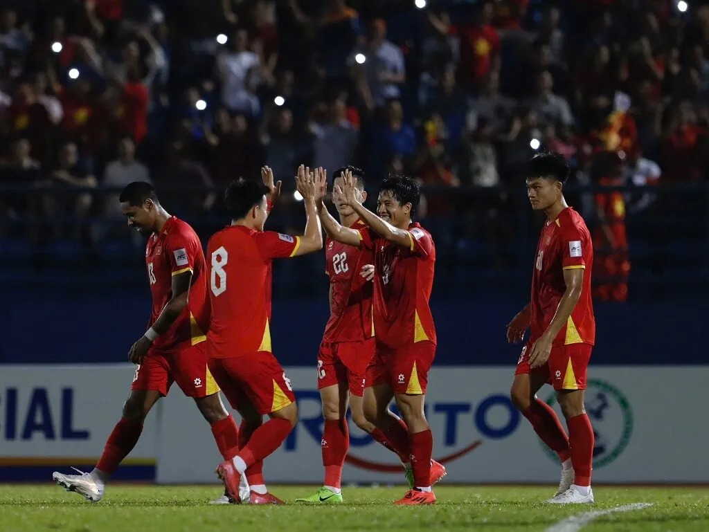 HLV Kim Sang-sik giải pháp tấn công biên cho đội tuyển Việt Nam