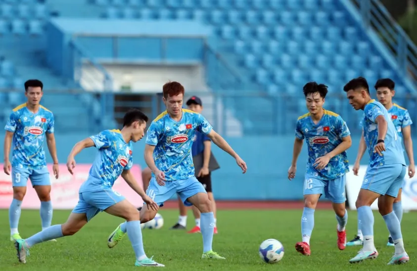 HLV Kim Sang-sik tìm lời giải hàng công cho đội tuyển việt nam