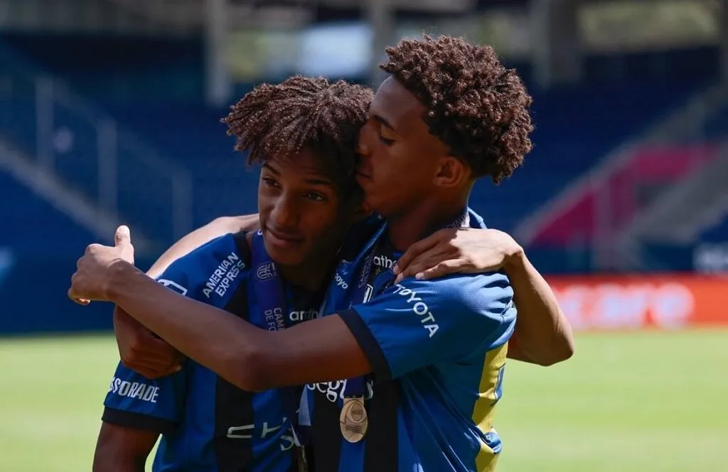 Arsenal săn đón 2 anh em Edwin và Holger Quintero